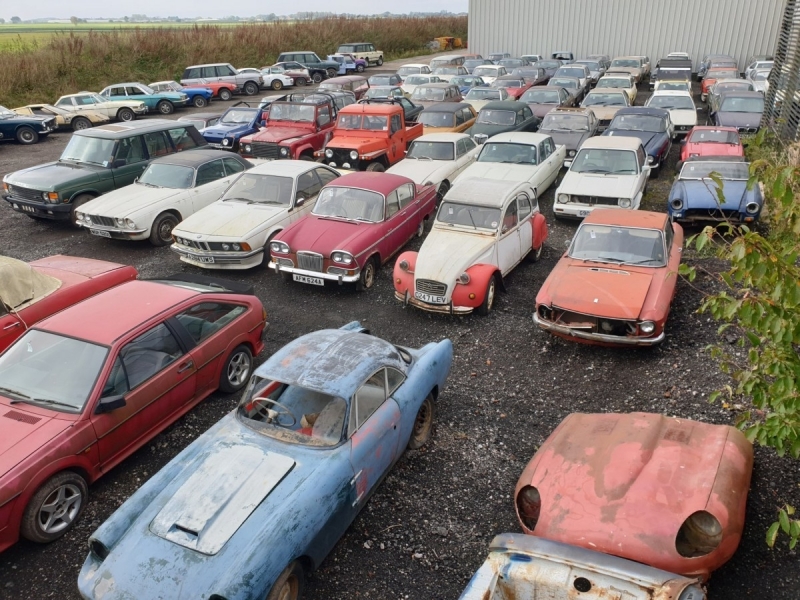 В Англии нашли старые амбары, в которых хранилось больше сотни ретро-автомобилей - «Хорошее настроение»