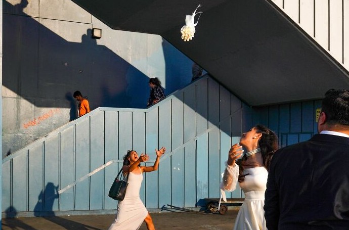 20 потрясающих уличных фотографий, запечатлевших самые искренние моменты жизни - «Смешное»