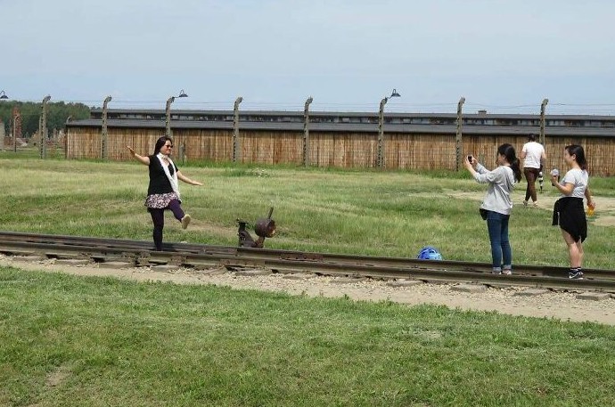 15 фото наглых туристов, за которых становится неловко даже незнакомым людям - «Смешное»