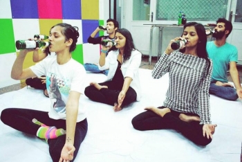 «Пивная йога» становится все более популярной и распространенной (10 фото) - «Хорошее настроение»