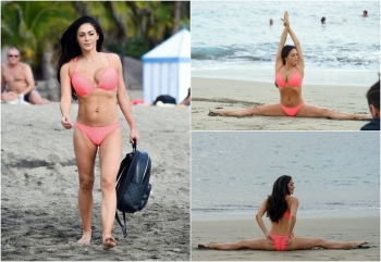 Кейси Батчелор в бикини на пляже - «Хорошее настроение»