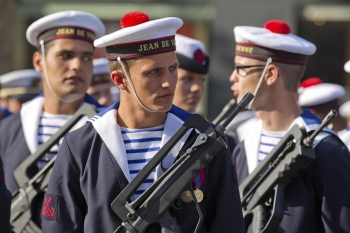 История появления красного помпона на бескозырке французских моряков - «Фото»
