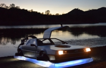 Такого вы еще не видели: DeLorean DMC-12 из фильма «Назад в будущее» на воздушной подушке (24 фото + видео)