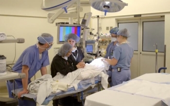 Хирург рисует мультяшек на послеоперационных повязках, чтобы поднять маленьким пациентам настроение (16 фото + 1 видео)