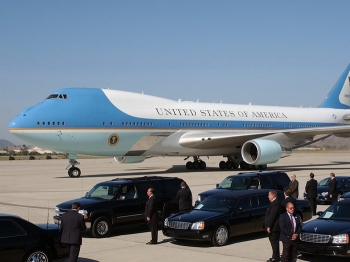 Сколько стоит самолет президента США?