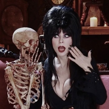 Сидни Суини станет «Эльвирой: Повелительницей тьмы» (8 фото) - «Хорошее настроение»